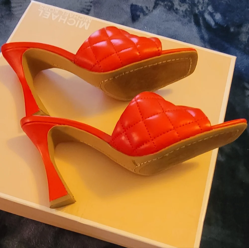 SOLD! VINCE CAMUTO BRINELA WOVEN ORANGE SLIDE - Picture 2 of 4